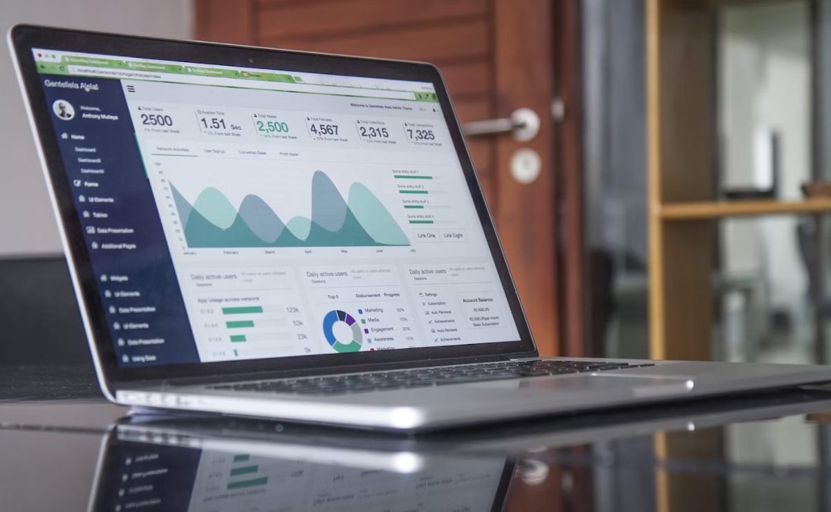 Data-informed financial consulting